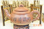 Χειροποίητο κινεζικό Teapot Yixing Zisha κίτρινο με την κινεζική χάραξη λέξεων