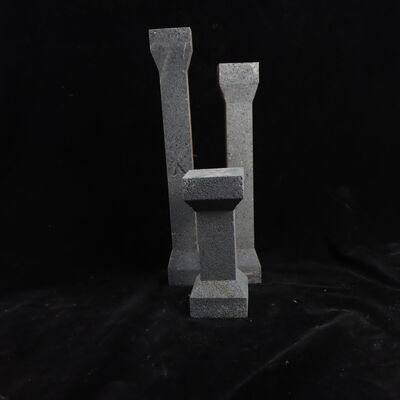 Στήλη από καρβίδιο του πυριτίου υψηλής αντοχής στη διάβρωση, λευκού χρώματος, ιδανική επιλογή υλικού για διαβρωτικά βιομηχανικά περιβάλλοντα