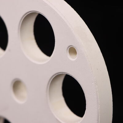 Τυπικά λιγότερο από 15 τοις εκατό πορώδες κεραμικό μουλλίτη υψηλής θερμοκρασίας σχεδιασμένο για διαχείριση θερμότητας και μακροχρόνια αξιοπιστία