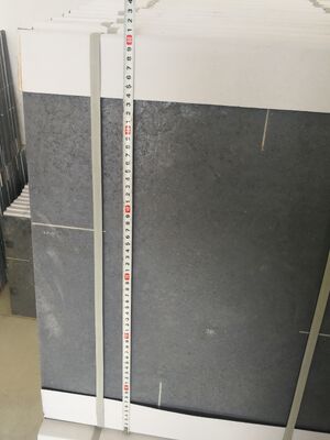 Prateleiras de forno de carbeto de silício preto adaptadas para operações de queima em forno, oferecendo estabilidade térmica e resistência ao desgaste