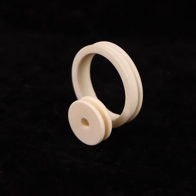 Θλιπτική αντοχή 3000 MPa κεραμικό οξειδίου του αργιλίου για υψηλή διηλεκτρική σταθερά 9.6 Σκληρότητα 9 Mohs