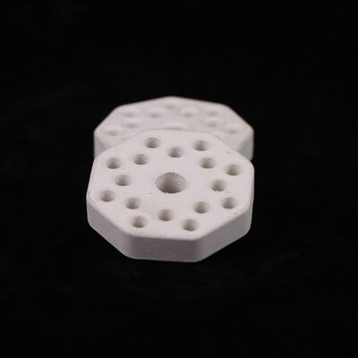 Αντοχή σε θερμικά σοκ 250 πολυλίτη κεραμική με συντελεστή θερμικής διαστολής 4,5 έως 5,5 × 10−6 ανά Κελβίνου και σκληρότητα 7 έως 8 Mohs Χρησιμοποιείται σε συστήματα θερμικής προστασίας